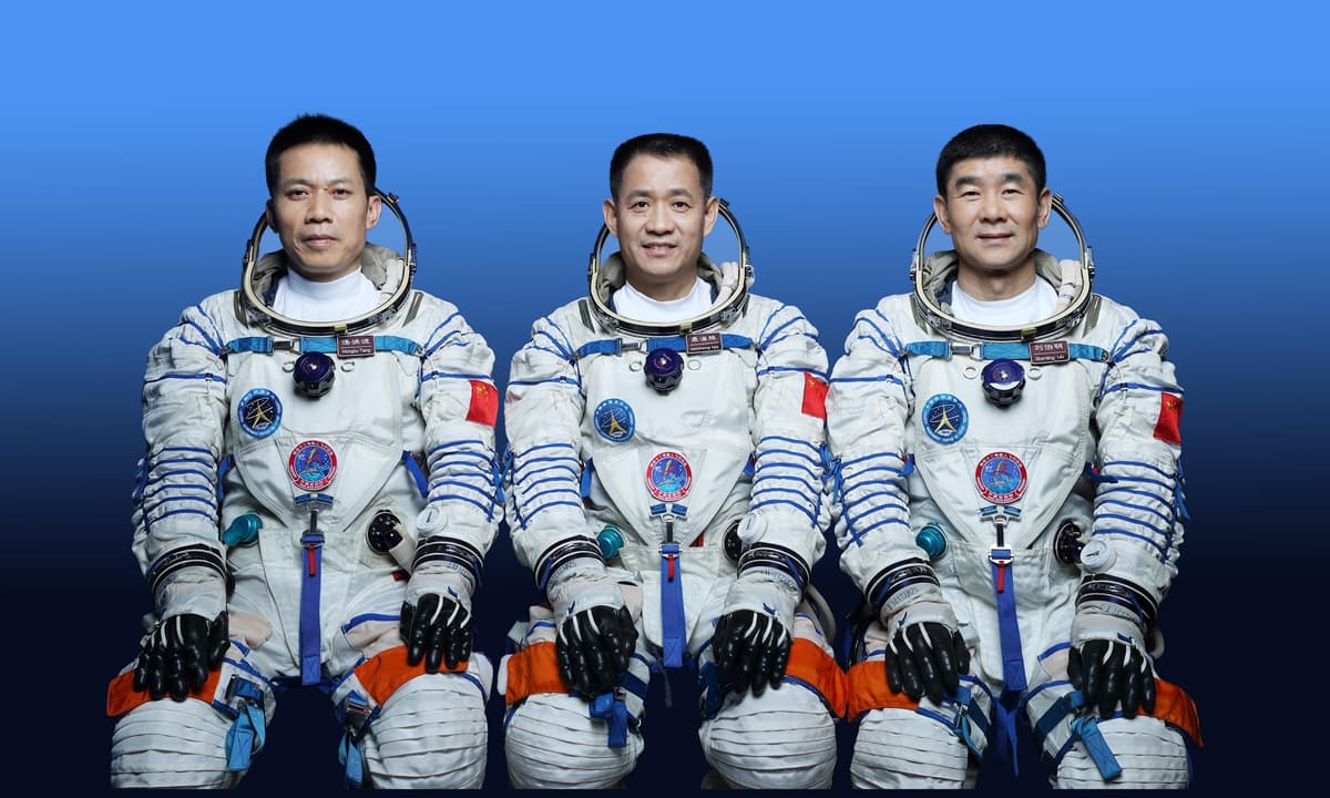 Kína két veterán és egy újonc asztronautát küld fel csütörtökön az űrállomására