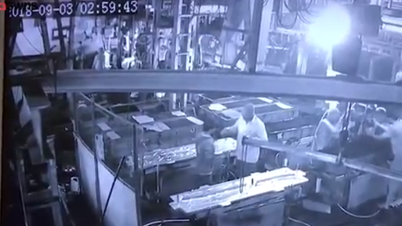 A főnök kompresszorral fújt a munkás végbelébe, a férfi meghalt (videó) 18+