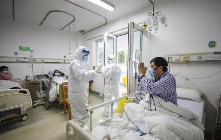 Mindössze 15 újabb fertőzést jegyeztek fel hétfőre Kínában, és nem halt meg senki a járvány miatt