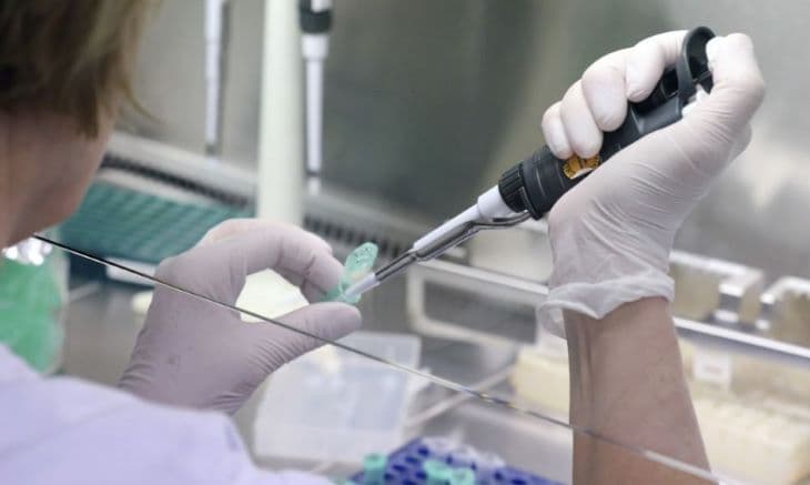 KORONAVÍRUS: Már csak 230 fertőzöttet kezelnek a kórházakban, kevesebb mint 50 PCR-pozitív szombaton