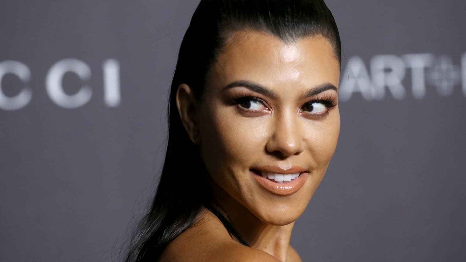 Kourtney Kardashian meztelenre vetkőzve reklámozza a cégét - FOTÓ!