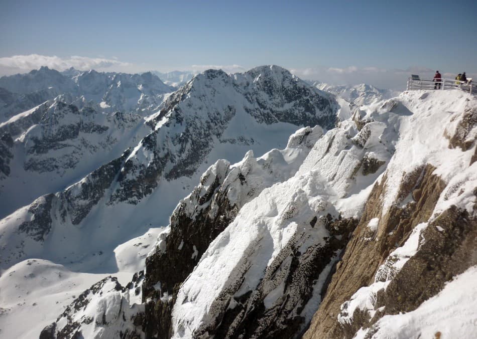 Nőtt a francia Alpokban történt lavina halálos áldozatainak száma