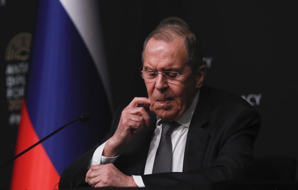 Kiröhögték az orosz minisztert egy konferencián, amikor arról süketelt, hogy az ő országuk lett megtámadva (VIDEÓ)