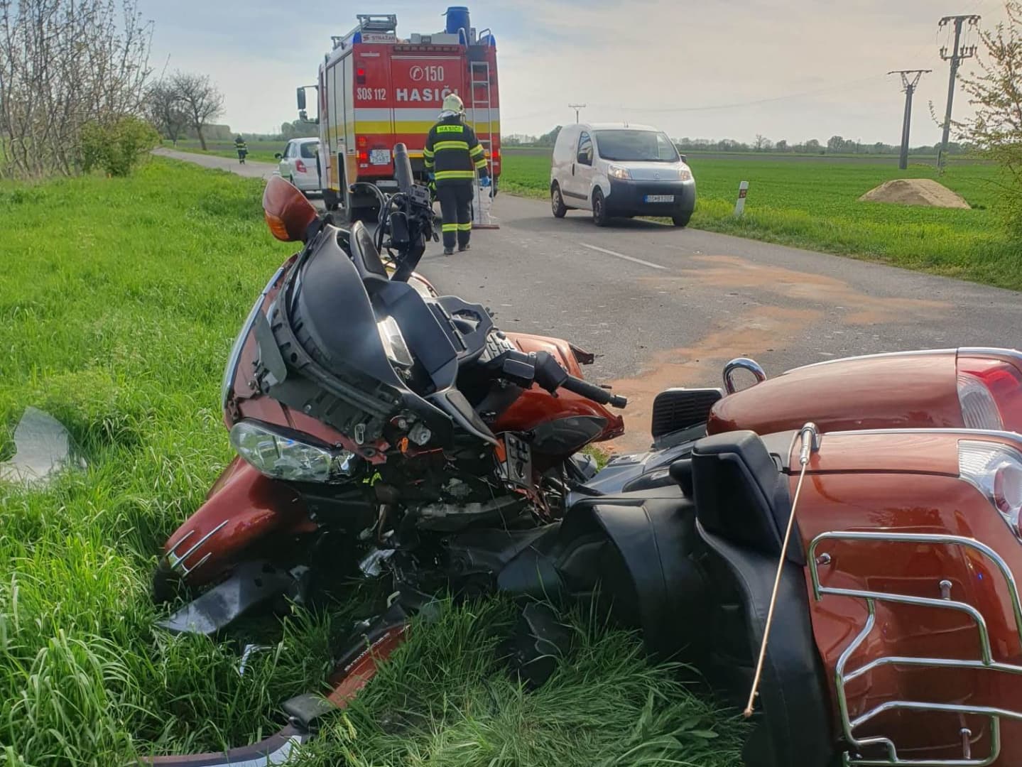 SÚLYOS BALESET: Motoros sérült meg egy karambolban Lég mellett