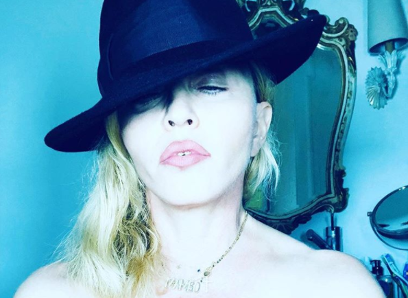 Madonna legújabb félmeztelen képén az orrlyuka viszi el a showt