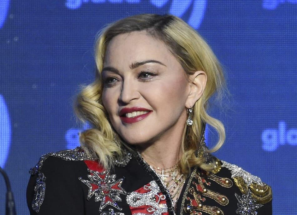 Halálközeli élményéről vallott a színpadon Madonna (VIDEÓ)