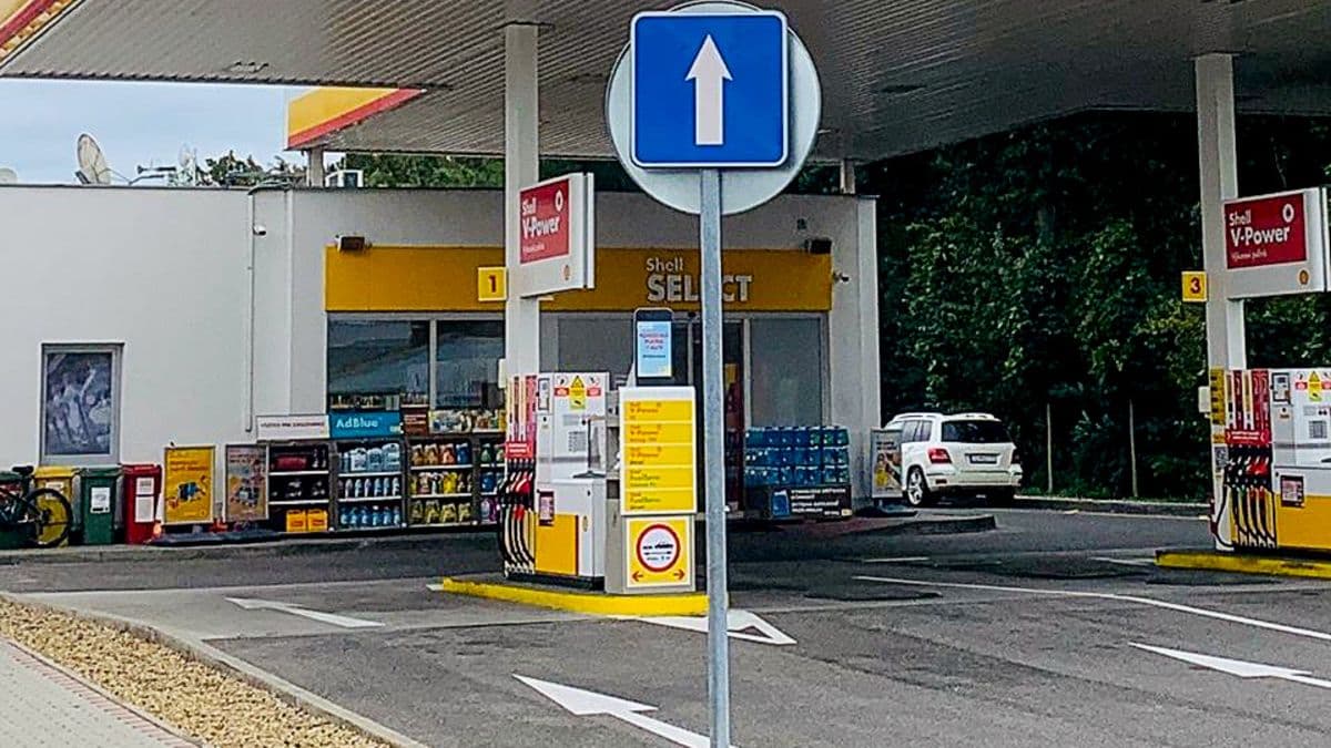 Operátor és benzinkutas segítségével szült egy asszony a szlovákiai benzinkúton