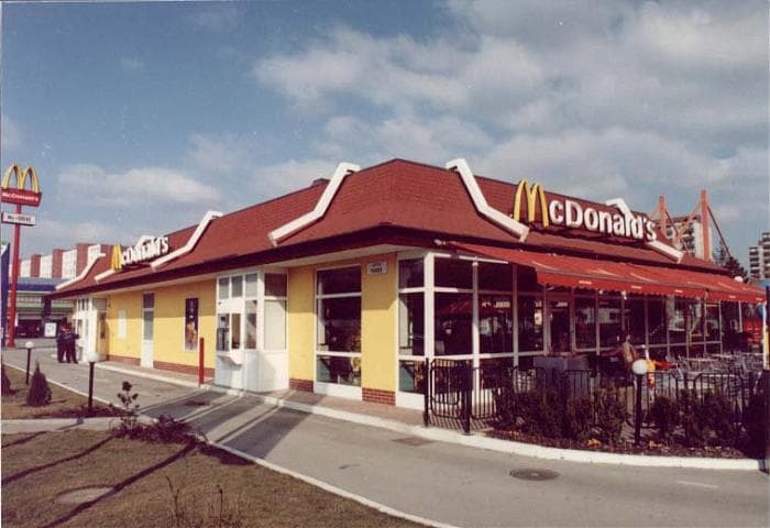 Tesztelik a nagyszombati McDonald's alkalmazottait, de az éttermek már kinyitottak újra