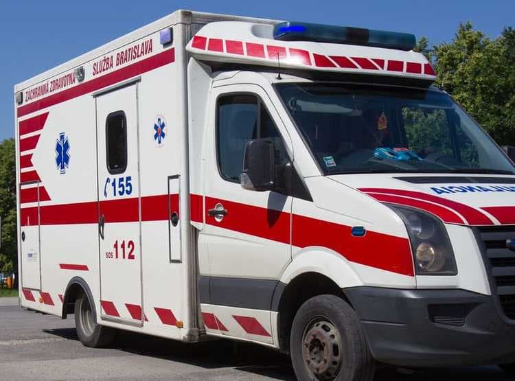 BALESET: Lerepült egy autó az útról Felsőpatonynál, a sofőr megsérült