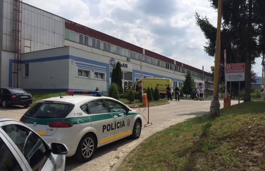 BORZALOM: Lövöldözés egy dubnicai cégnél - két halott!