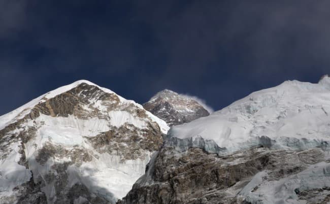 Kína idén csak keveseknek engedte megmászni a Mount Everest északi oldalát