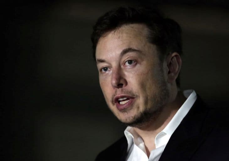 Elon Musk több mint 30 milliárd dollárral gazdagodott a Tesla éves eladási adatainak közzététele után