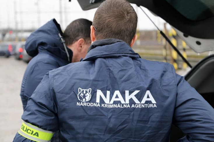 Kártérítést követelnek az államtól az előzetesben töltött két hét miatt a NAKA-nyomozók