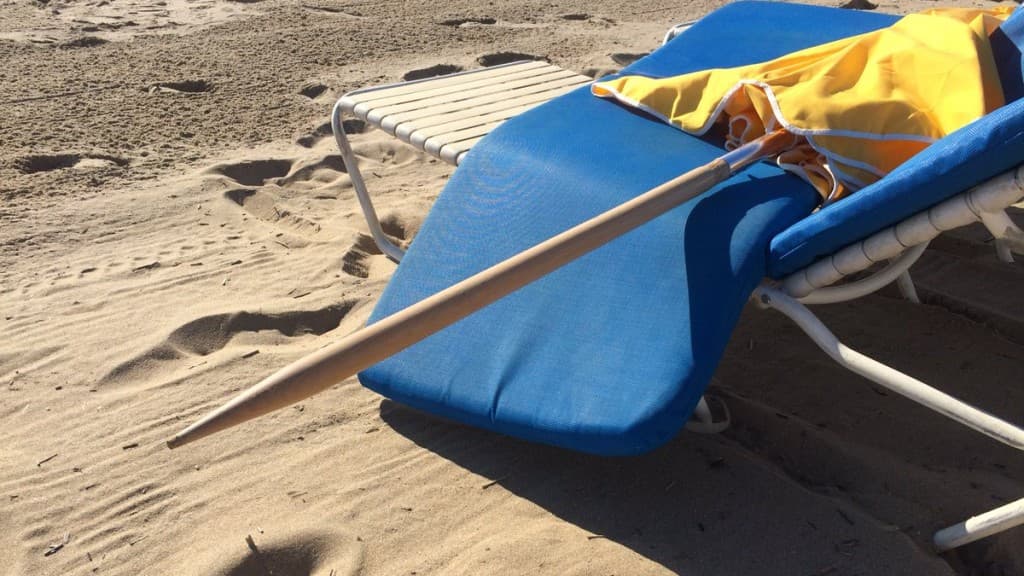 Repülő napernyő gyilkolt meg egy nőt a strandon