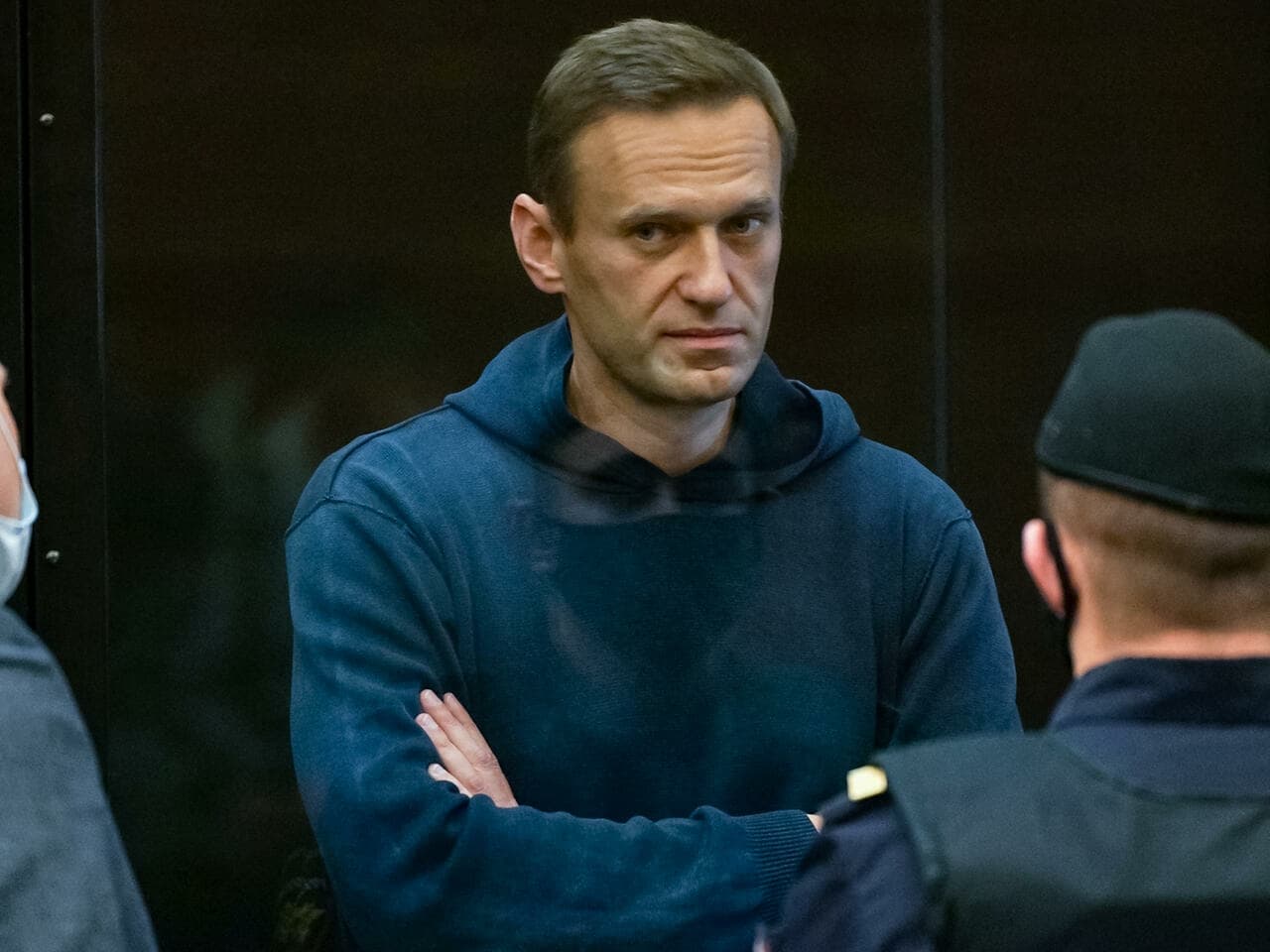 Napi nyolc órán át állami propagandafilmeket nézetnek a bebörtönzött Navalnijjal