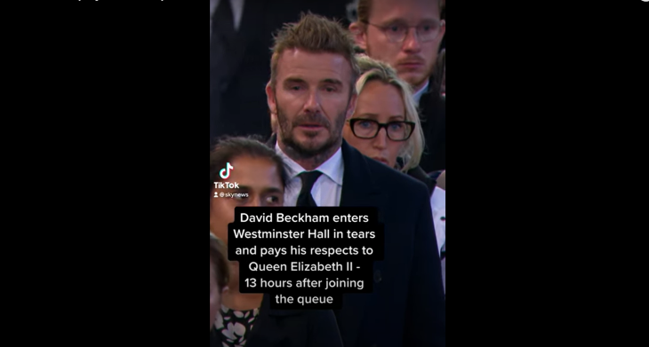 Lerótta kegyeletét II. Erzsébet ravatalánál Jacinda Ardern, David Beckham is beállt a sorba