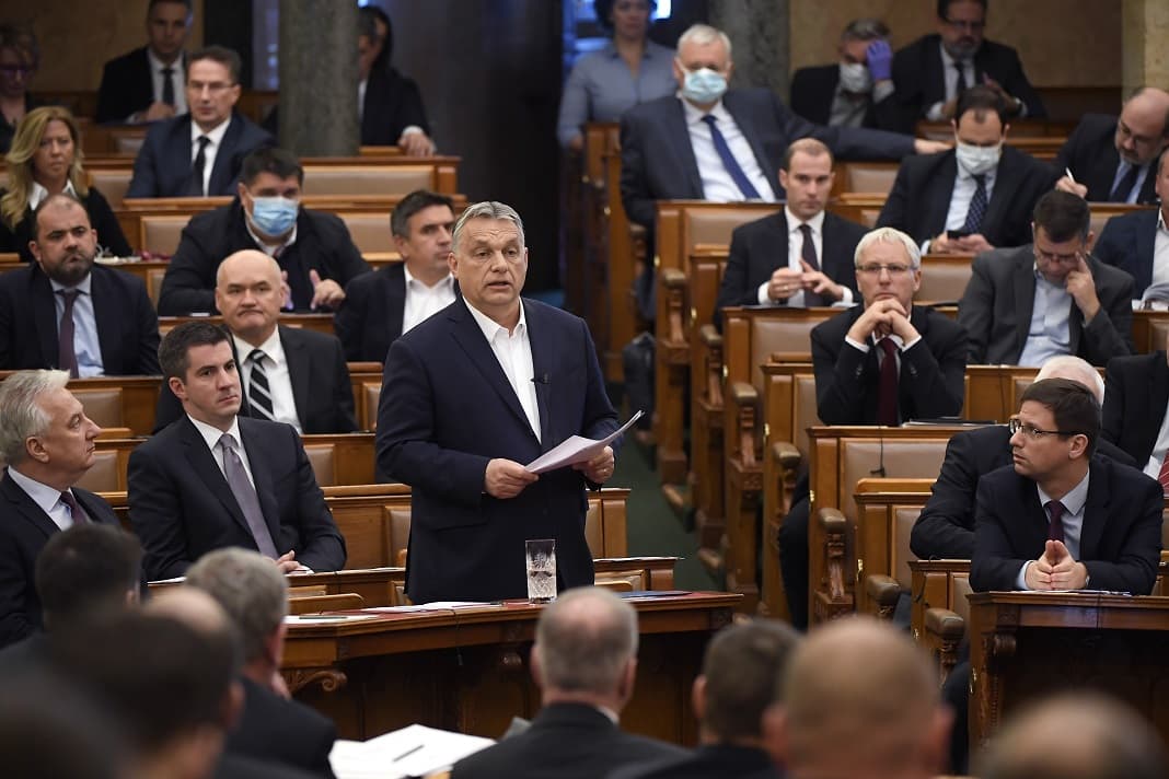 Egy másik világba csöppentünk: Orbán még Gyurcsánnyal is összefogna?