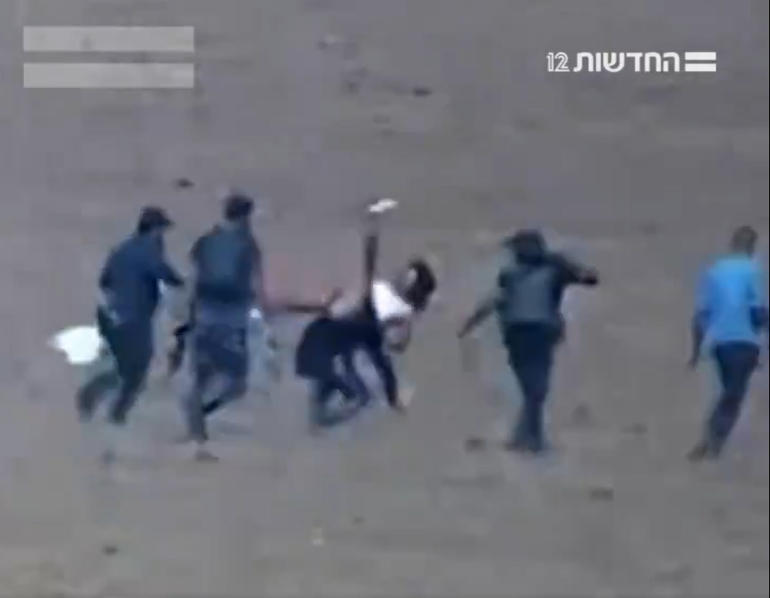 A fiatal nő a szekrényében bújt el a fanatikus terroristák elől, de az emberrablók rátaláltak és magukkal hurcolták Gázába (VIDEÓ)