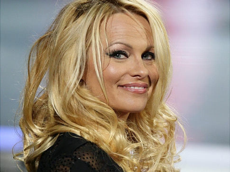 Melltartós fotót posztolt Pamela Anderson - FOTÓ!