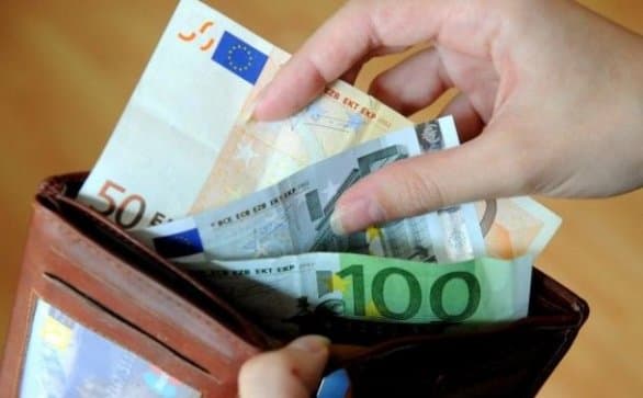 Elmaradnak a budapesti fizetések a prágaiaktól és a pozsonyiaktól 