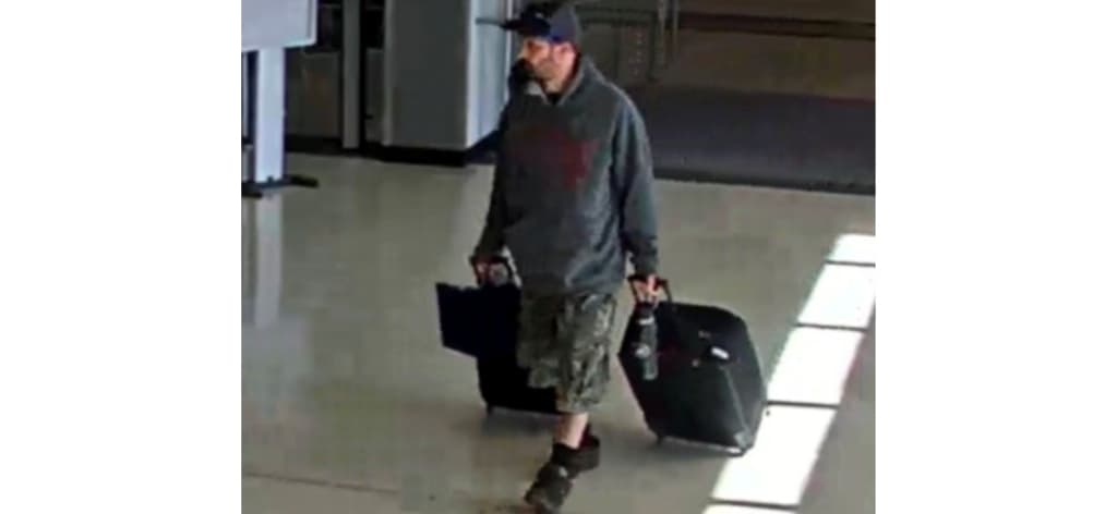 Robbanószerekkel megpakolt csomagot akart feladni a repülőtéren egy férfi
