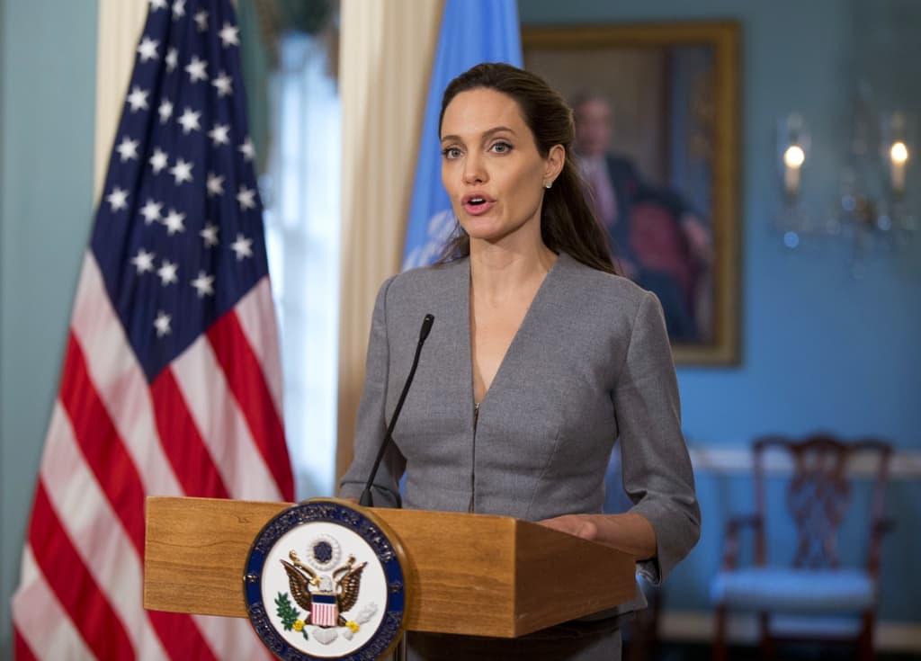 Angelina Jolie elhunyt anyjáról beszélt