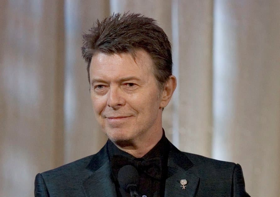 Bélyeggel tisztelegnek David Bowie emléke előtt