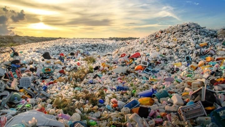 SZÖRNYŰ: Mintegy 414 millió darab műanyagszemét árasztotta el az Indiai-óceán egy szigetcsoportját