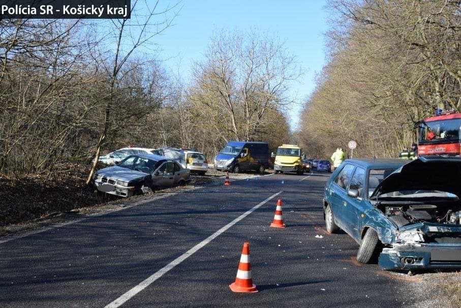 BALESET: 14 éves srác vezette a BMW-t, ami belehajtott egy 73 éves nyugdíjas autósba
