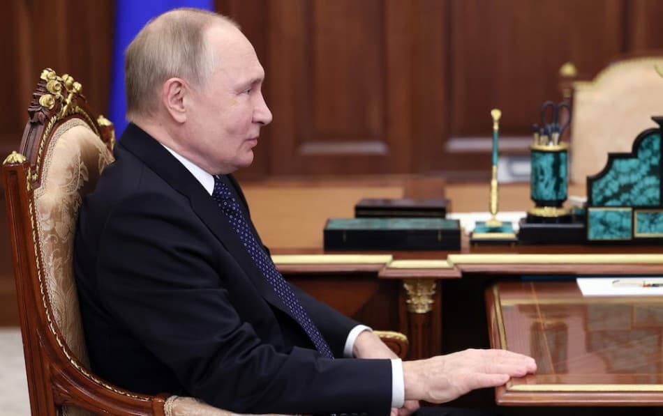 Az eddigi információk szerint Putyinnak legalább 3 hasonmása van - egyik testrésze ad okot a találgatásokra (FOTÓ)