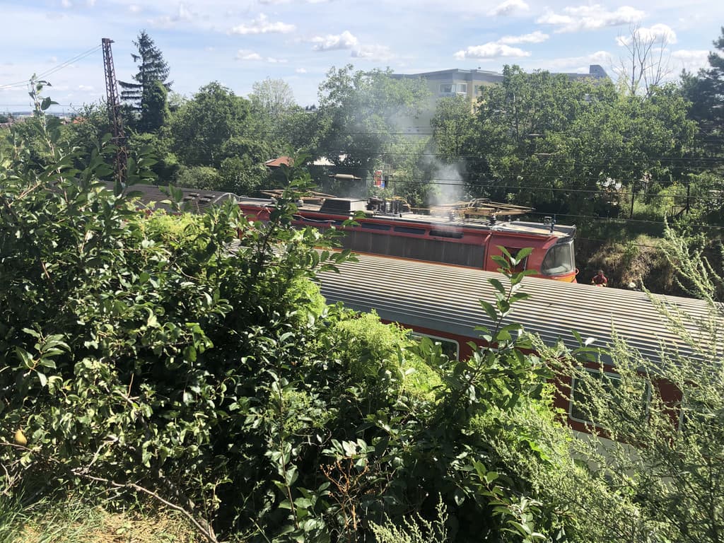 Kigyulladt vonat miatt állt a vasúti forgalom Pozsonyban