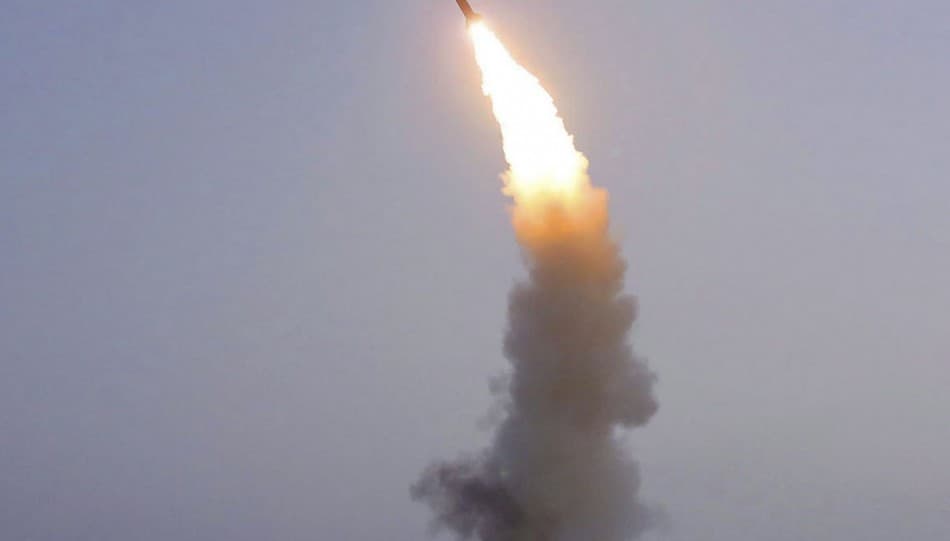 Provokációnak tartja az amerikaiak rakétakísérletét Észak-Korea, amely folyamatosan rakétákat lő a tengerbe