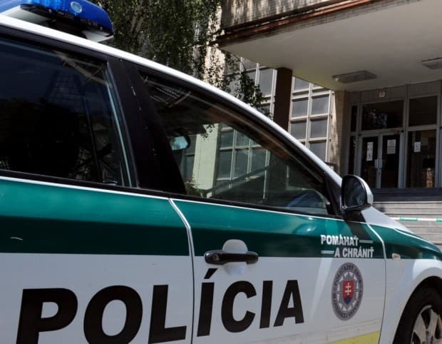 Ismeretlen tettes rongált meg két rendőrautót, a kár több ezer euró