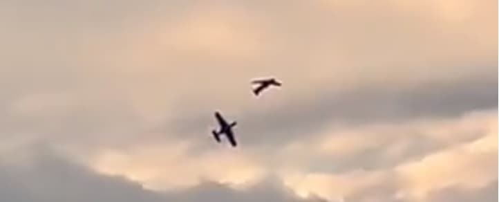 Lezuhant két repülőgép, miután egy légibemutatón összeütköztek (+VIDEÓ)
