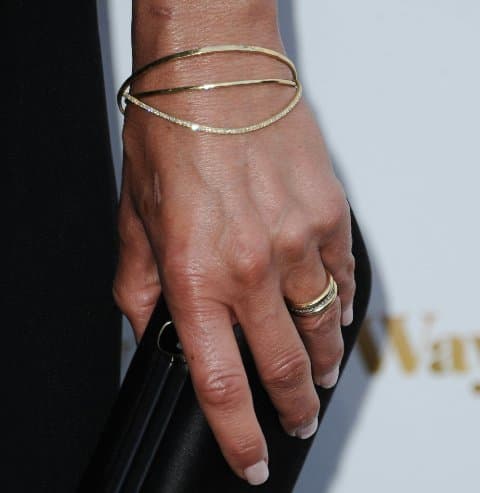 Jennifer Aniston gyémánt jegygyűrűjével büszkélkedett