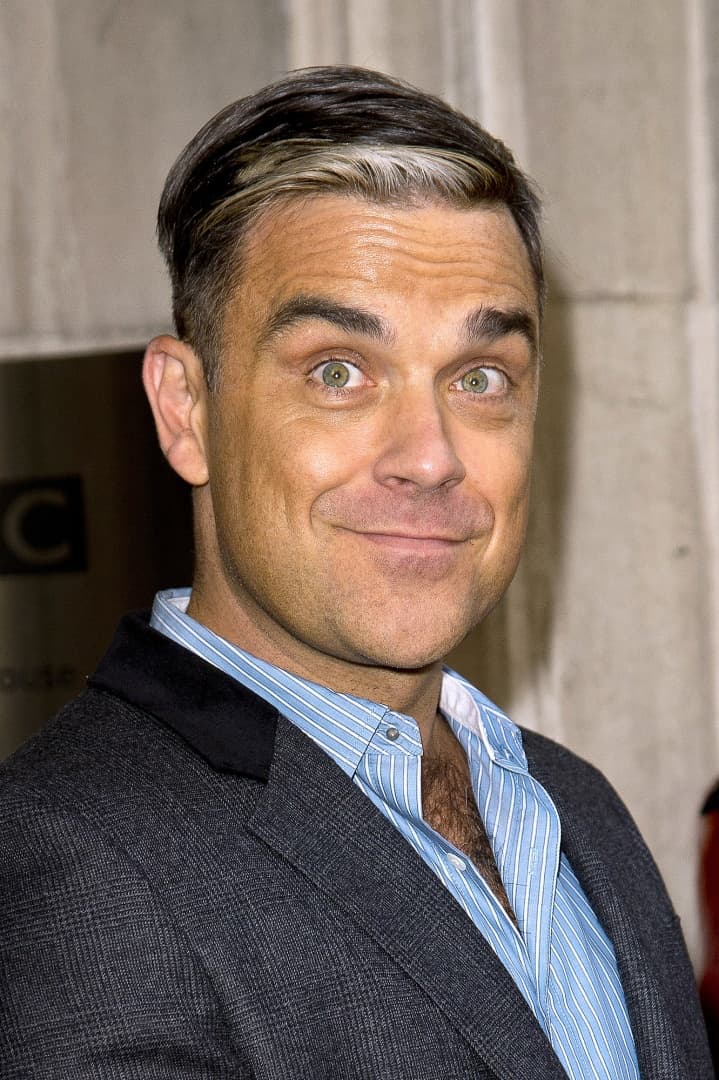 Robbie Williams meztelenül futkározott az erdőben 18+