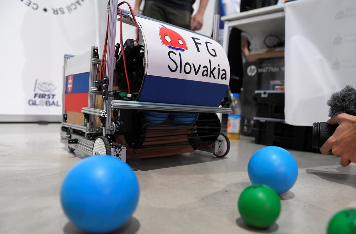 Ezzel a szuperrobottal indulnak a szlovákiai diákok a szingapúri olimpián (FOTÓK)