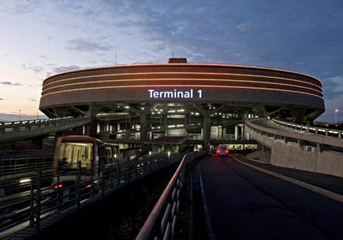 Turistákat raboltak ki a párizsi repülőtér közelében