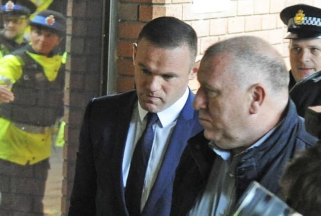 Közmunkára ítélték és két évre eltiltották a vezetéstől Wayne Rooney-t