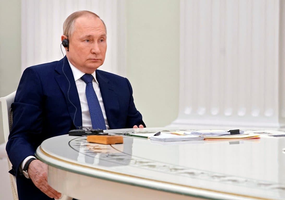 Scholz a tárgyalások fontosságát hangsúlyozta Putyinnak