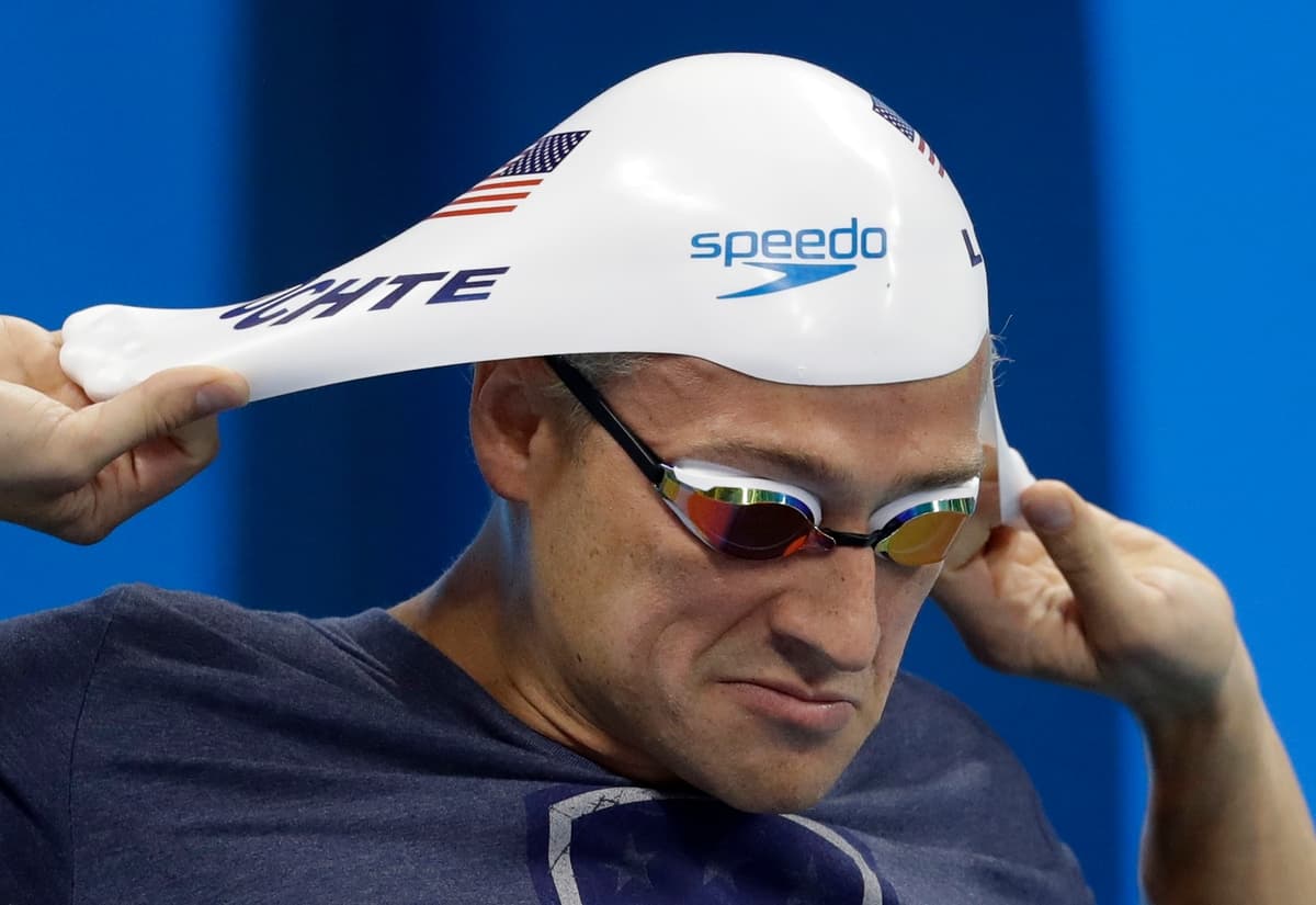 Jótékony céllal megválik olimpiai ezüst- és bronzérmeitől a híres úszó