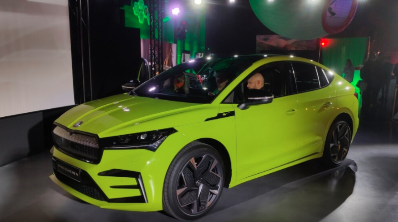Bemutatták a Škoda Enyaq új változatát – egyetlen töltéssel akár 545 kilométert is megtehetünk vele