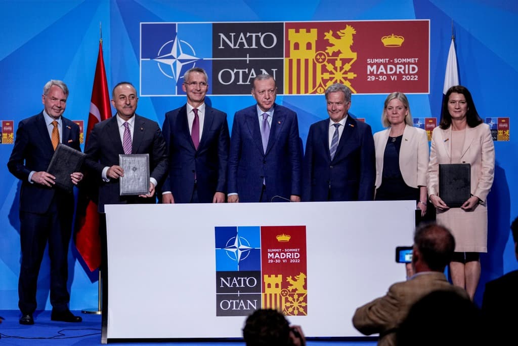 NATO-csúcs: A szövetség hivatalosan felkérte Svédországot és Finnországot a csatlakozásra