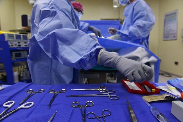 Szétválasztott bangladesi ikrek - Elvégezték a koponyarekonstrukciós műtétet a magyar orvosok