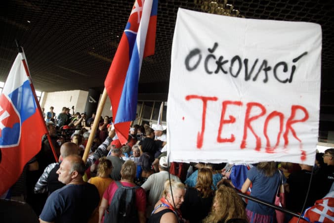 Szlovákia egymilliárd eurót veszít az oltatlanok miatt