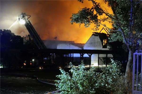 Kiégett egy 1500 négyzetméteres volt étterem Budapesten, a Hűvösvölgyben