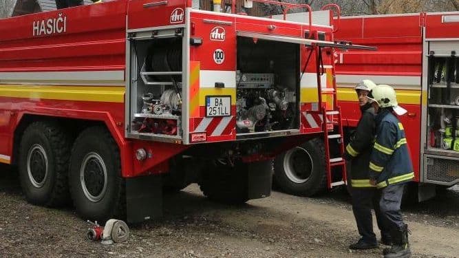 Kigyulladt a szövetkezet épülete, 40 tűzoltó küzdött a lángokkal