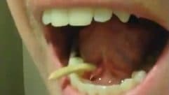 Förtelmes dolog jött ki ennek a férfinak a nyelve alól (videó)