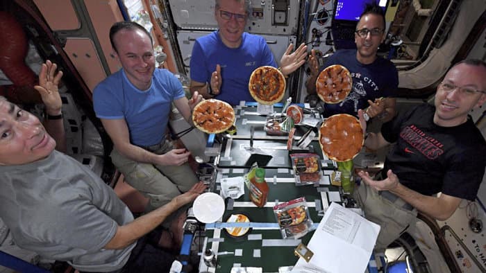 Pizzapartit rendeztek a világűrben (VIDEÓ)