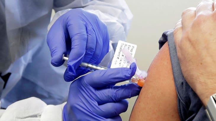 Beoltotta dolgozóit tesztelés alatt álló koronavírus-vakcinájával egy kínai cég